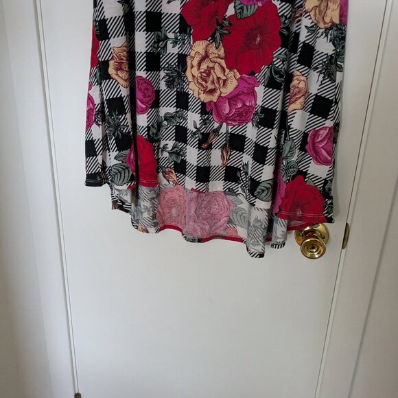 LulaRoe Short Sleeve Dress - Picture 4 of 6